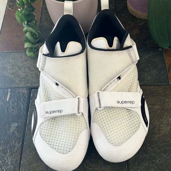 Nike Men’s White and Black Training Sneakers with Strap main image 9